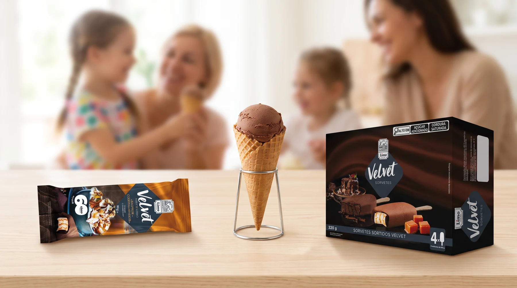 Diferentes formatos de helado Gelimo: paleta, barquillo, pote grande y multipack