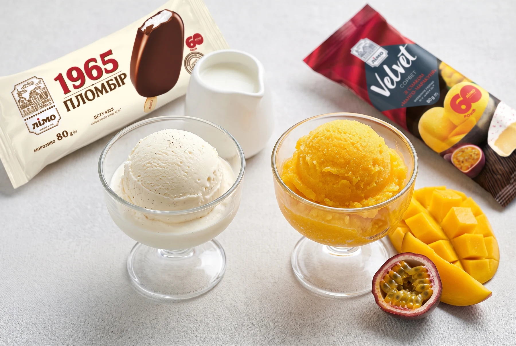 Comparação entre sorvete cremoso e sorbet de frutas Gelimo em duas taças